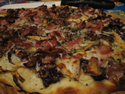 Radicchio, pancetta and chanterelle pizza